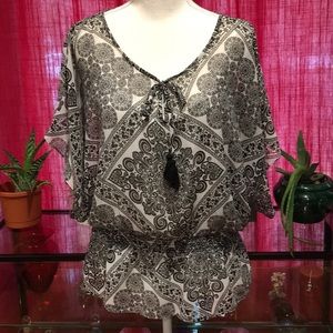 Beautiful ELLE Black & White Print Blouse Size M